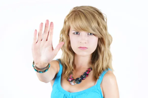 Молода блондинка робить жест STOP — стокове фото