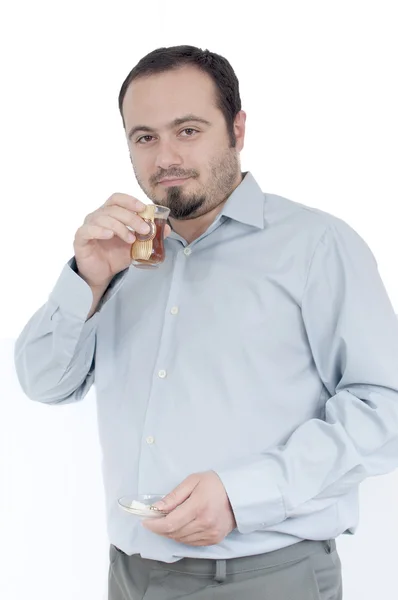 Młody człowiek picie herbaty — Zdjęcie stockowe
