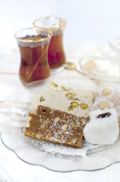 Turecki słodki słodycze - Chałwa tahini i Turcy — Zdjęcie stockowe