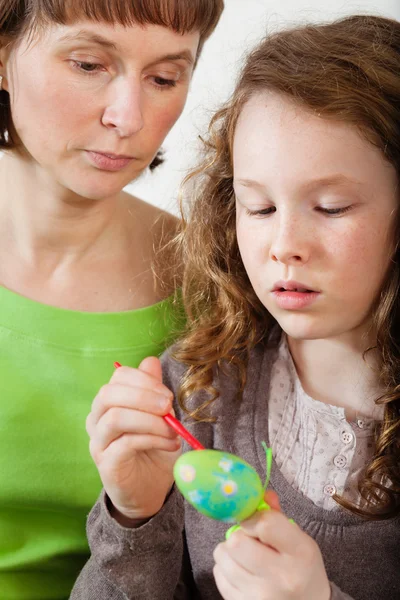 Painting easter eggs — Stock Photo, Image