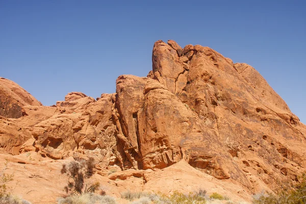 Red Rocks Rising into Blue Sky — Stock Photo, Image