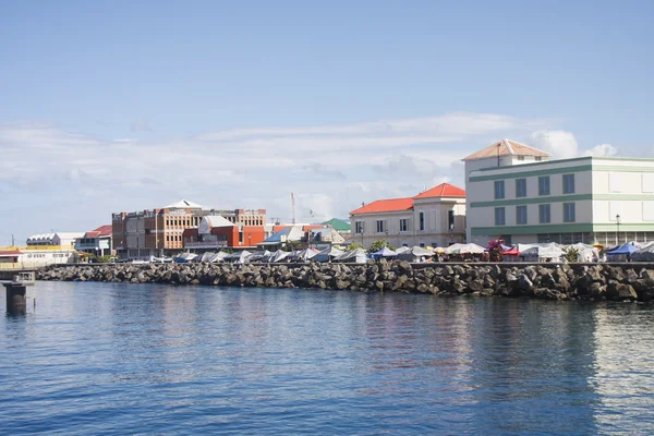 Färgglada waterfront på dominica — Stockfoto