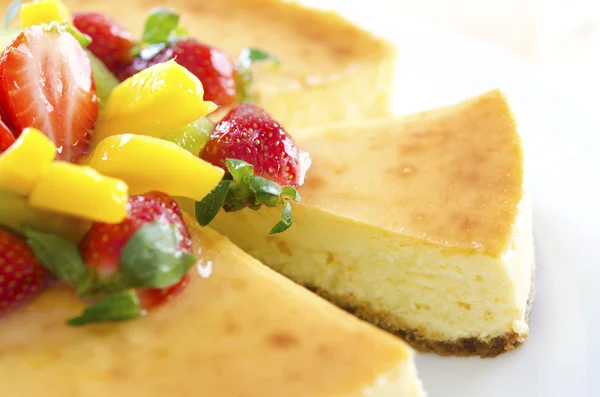 열정 과일 치즈 케이크 — 스톡 사진