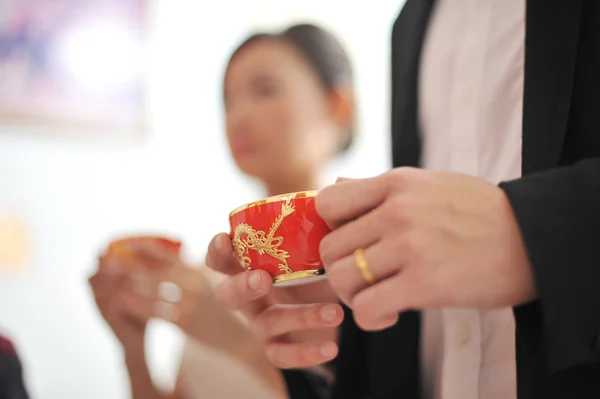 Traditionel kinesisk bryllup te ceremoni - Stock-foto