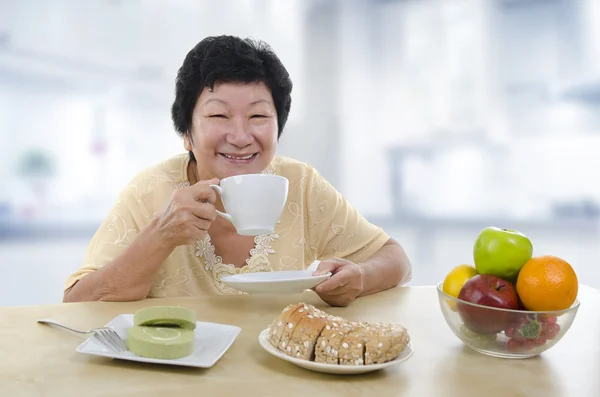 Senior woman having breakfast — Stock Photo, Image