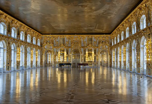 Ballroom 's Catherine Palace — стоковое фото