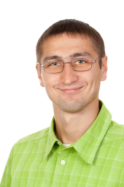 Молодой человек в очках улыбается изолированно на белом фоне — стоковое фото