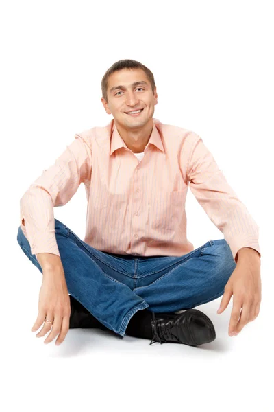 Uśmiechnięty mężczyzna siedzi w pozycji lotosu — Zdjęcie stockowe