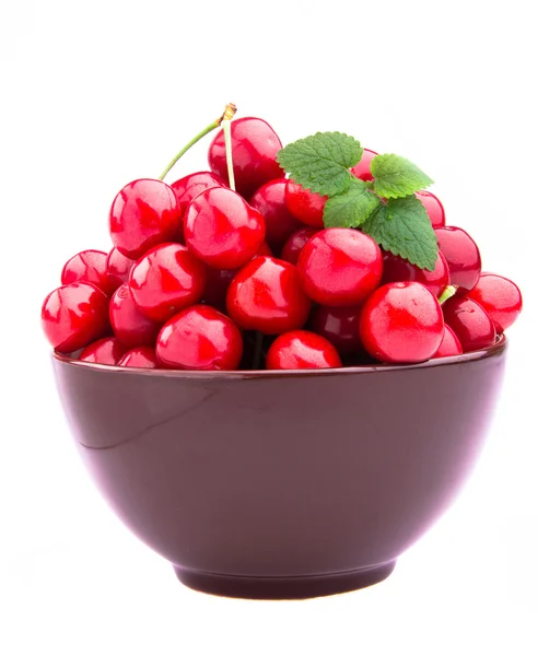 Frutta dolce ciliegia in ciotola marrone — Foto Stock