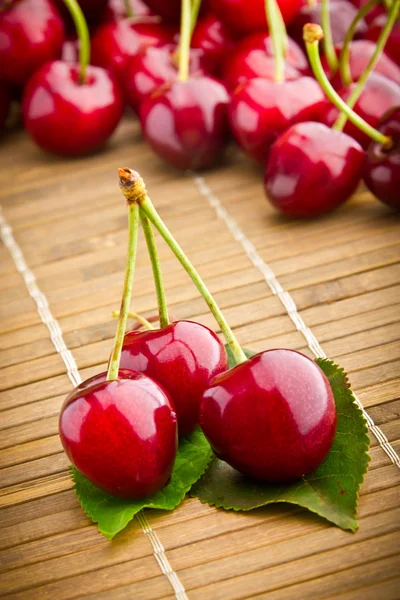 Смачні свіжі солодкі вишневі фрукти — стокове фото