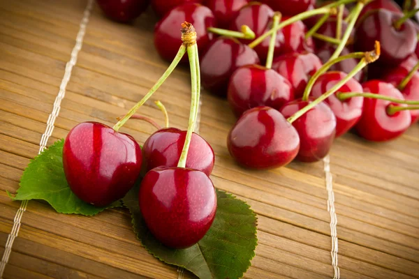 Deliciosas frutas frescas de cereza dulce —  Fotos de Stock