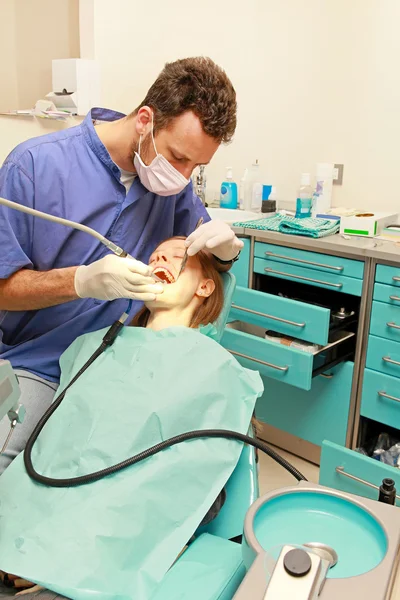 Tandläkare undersökning — Stockfoto