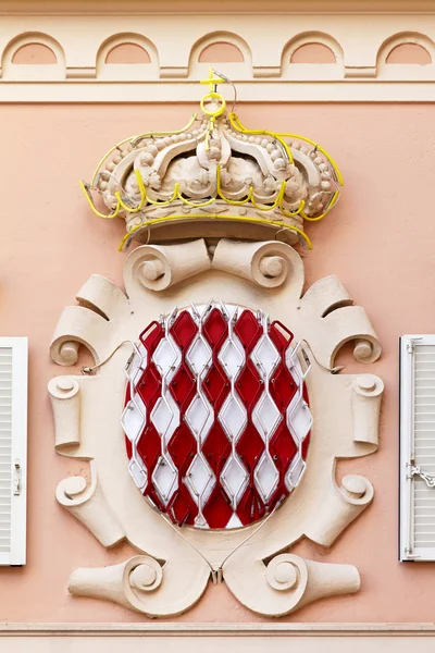 Княжество Монако герб у стены — стоковое фото