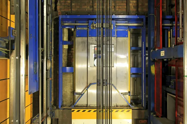 Elevator shaft — Stock Photo, Image