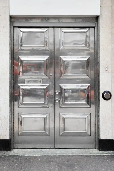 Silberne Tür — Stockfoto