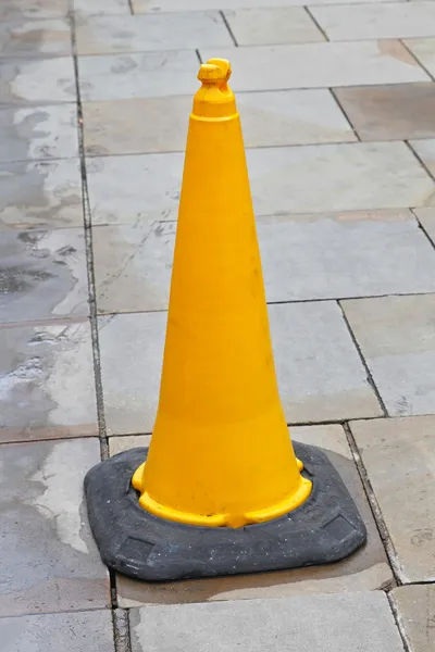 Cone amarelo — Fotografia de Stock