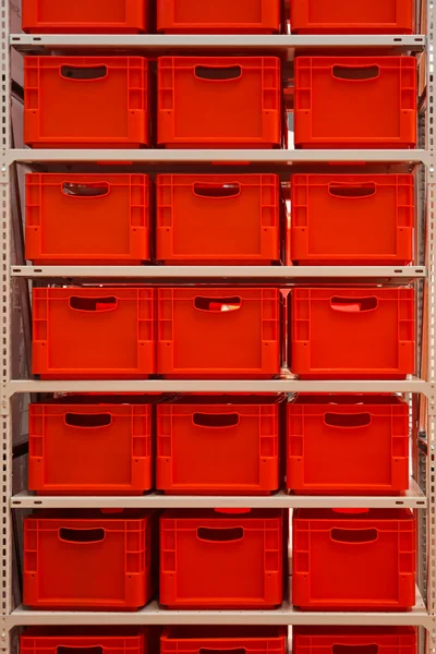 Красные ящики — стоковое фото