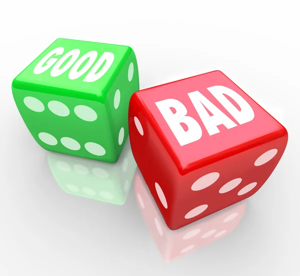 Goede vs slecht geluk dobbelstenen rollen om te beslissen antwoord — Stockfoto