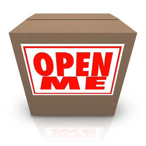 Etiqueta Open Me en la caja de cartón Paquete de regalo misterioso — Foto de Stock