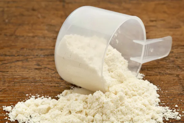 乳清タンパク質の粉末サプリメント — ストック写真