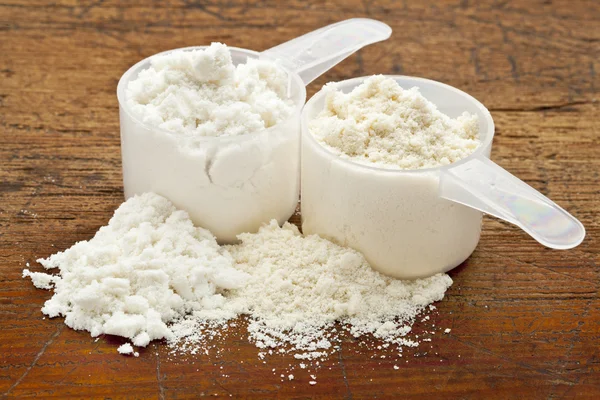 Pó de proteína de soro de leite - duas colheres — Fotografia de Stock