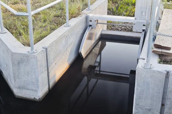 Irrigation ditch gate — Stock Photo, Image