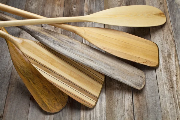 Paletas de madera de canoa — Foto de Stock