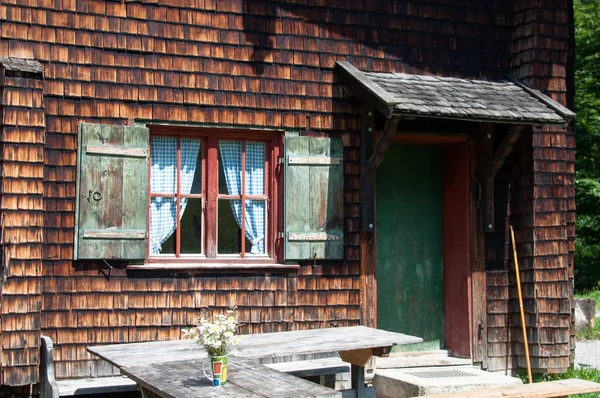 Idyllic Alpine Cottage — Stock Photo, Image