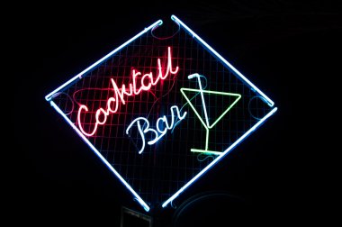 kokteyl bar neon tabela