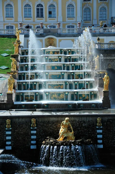 Schloss Peterhof und Gärten — Stockfoto