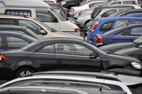 Busy parking lot — Stock Photo, Image