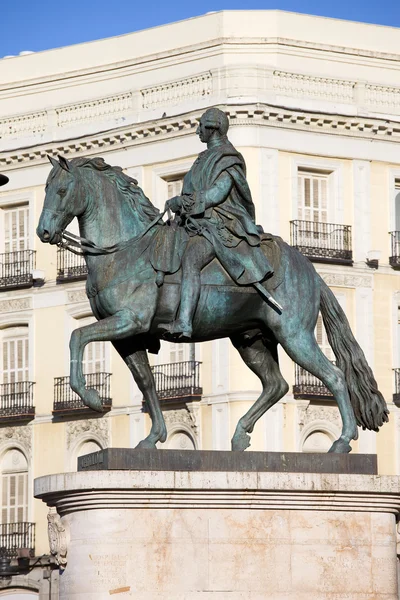Βασιλιάς charles iii άγαλμα στη Μαδρίτη — Φωτογραφία Αρχείου