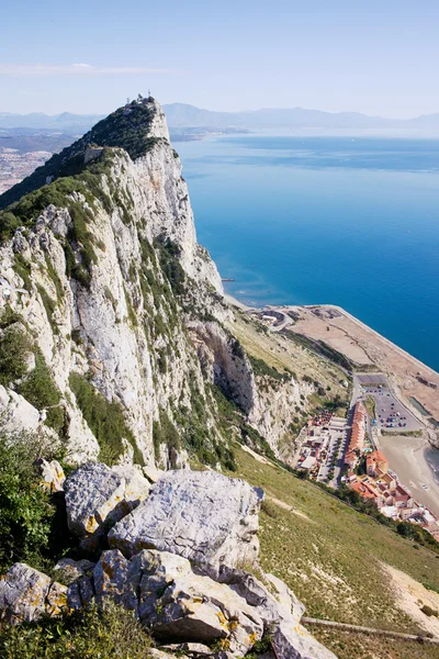 Гибралтарская скала и Средиземное море — стоковое фото