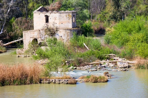 Ruiny rzeka Gwadalkiwir w Kordoba — Zdjęcie stockowe