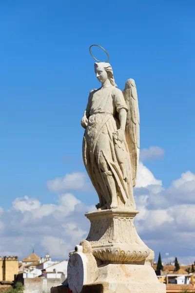 Ärkeängeln raphael staty i cordoba — Stockfoto