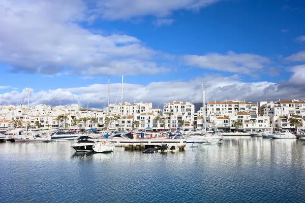 Puerto banus jachthaven aan de costa del sol — Stockfoto