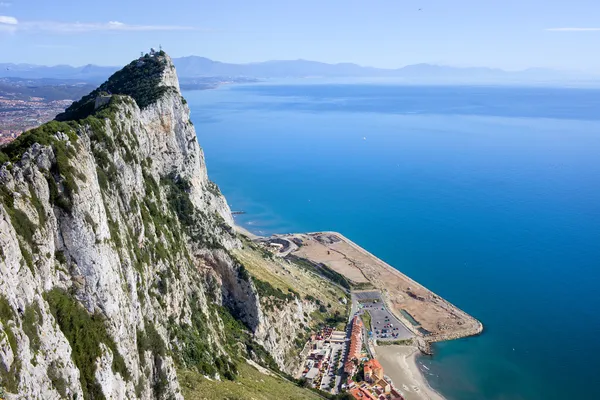 Gibraltarská skála u Středozemního moře — Stock fotografie