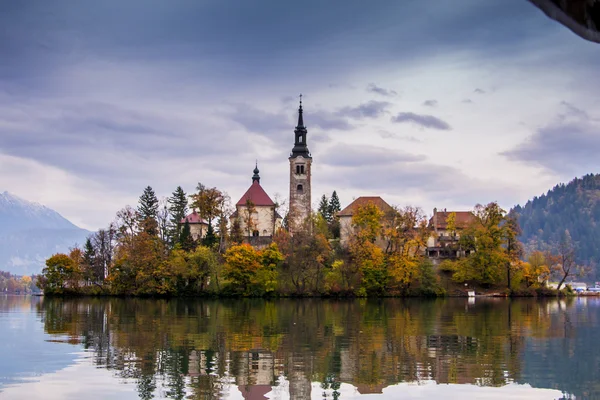 Vérzett tó, Szlovénia, Európa — Stock Fotó