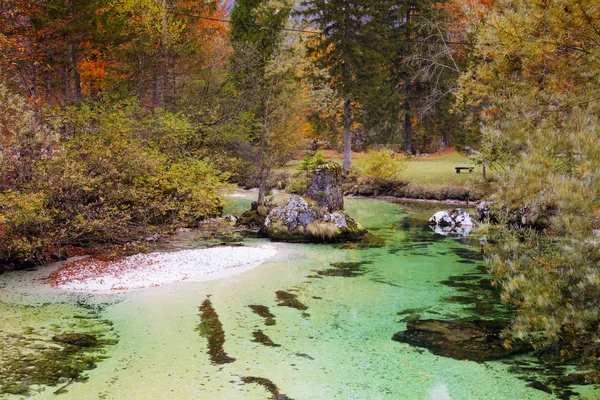 Szmaragdowej barwie isonzo, alpejskim rzeki Soča, Słowenia — Zdjęcie stockowe
