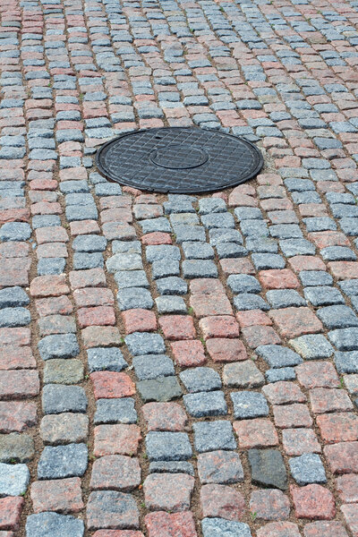 Stone pavement and drain hatch