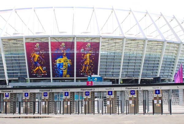 Kiev, Oekraïne - 3 juni: het nieuwe voetbalstadion "nsk olympiyskiy" — Stockfoto