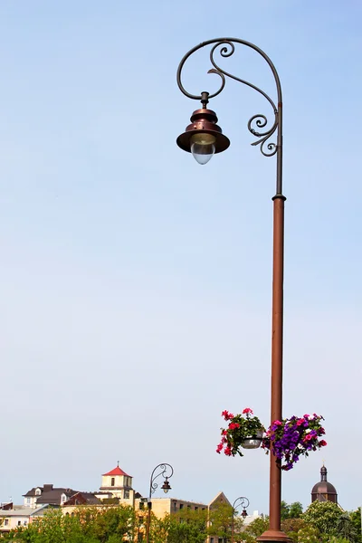 灯笼和镇在卡梅涅茨-podilskyi — 图库照片