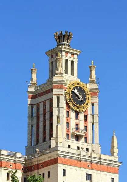 Torreta de los edificios monumentales del estilo de Stalin — Foto de Stock