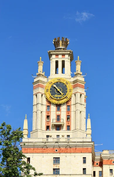 Башня монументальных зданий сталинского стиля — стоковое фото