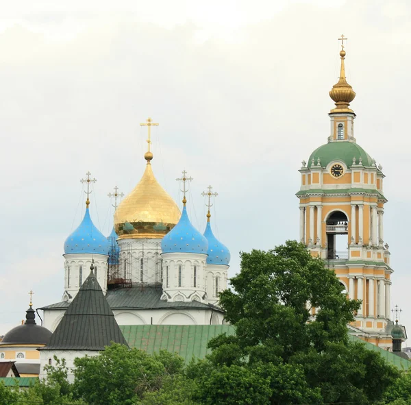 Kupoler av novospassky kloster i Moskva — Stockfoto