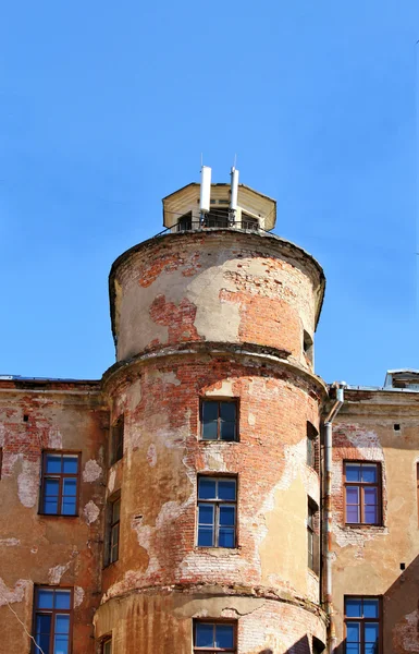 Стара будівля з вежею — стокове фото