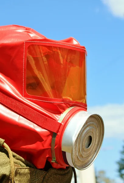 救助者? s 头盔与面罩和呼吸器 — 图库照片