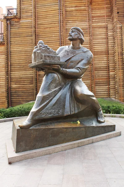 Monumento a Jaroslav il Saggio presso la "Porta d'Oro" di Kiev — Foto Stock