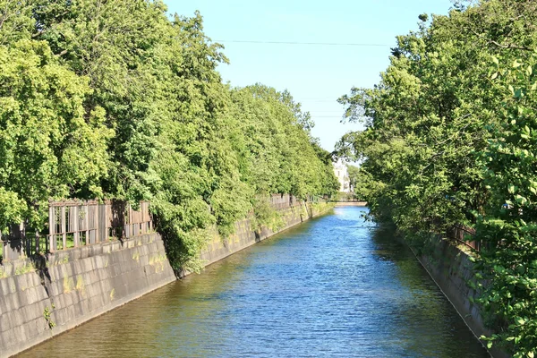 Canal de derivación - es un canal en Kronstadt —  Fotos de Stock