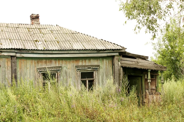 Заброшенный дом — стоковое фото